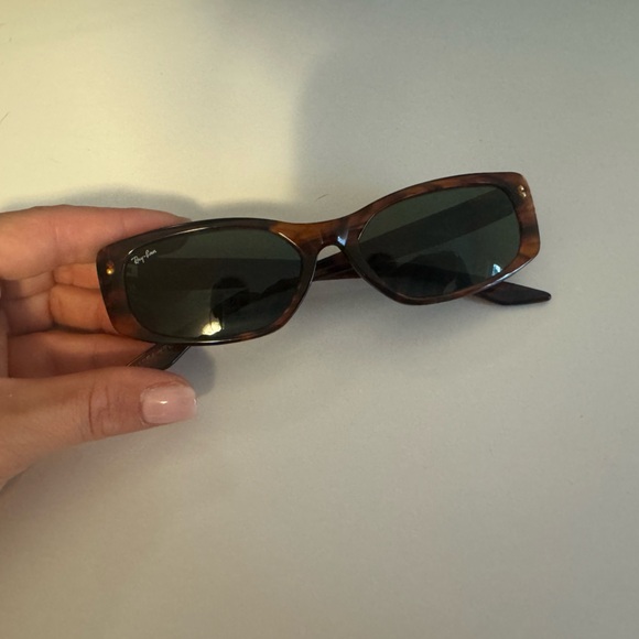 Authentic Ray-Ban USA Vintage B&L 80s Fugitive W1954 Tortoise Sunglasses & Case - Picture 4 of 7